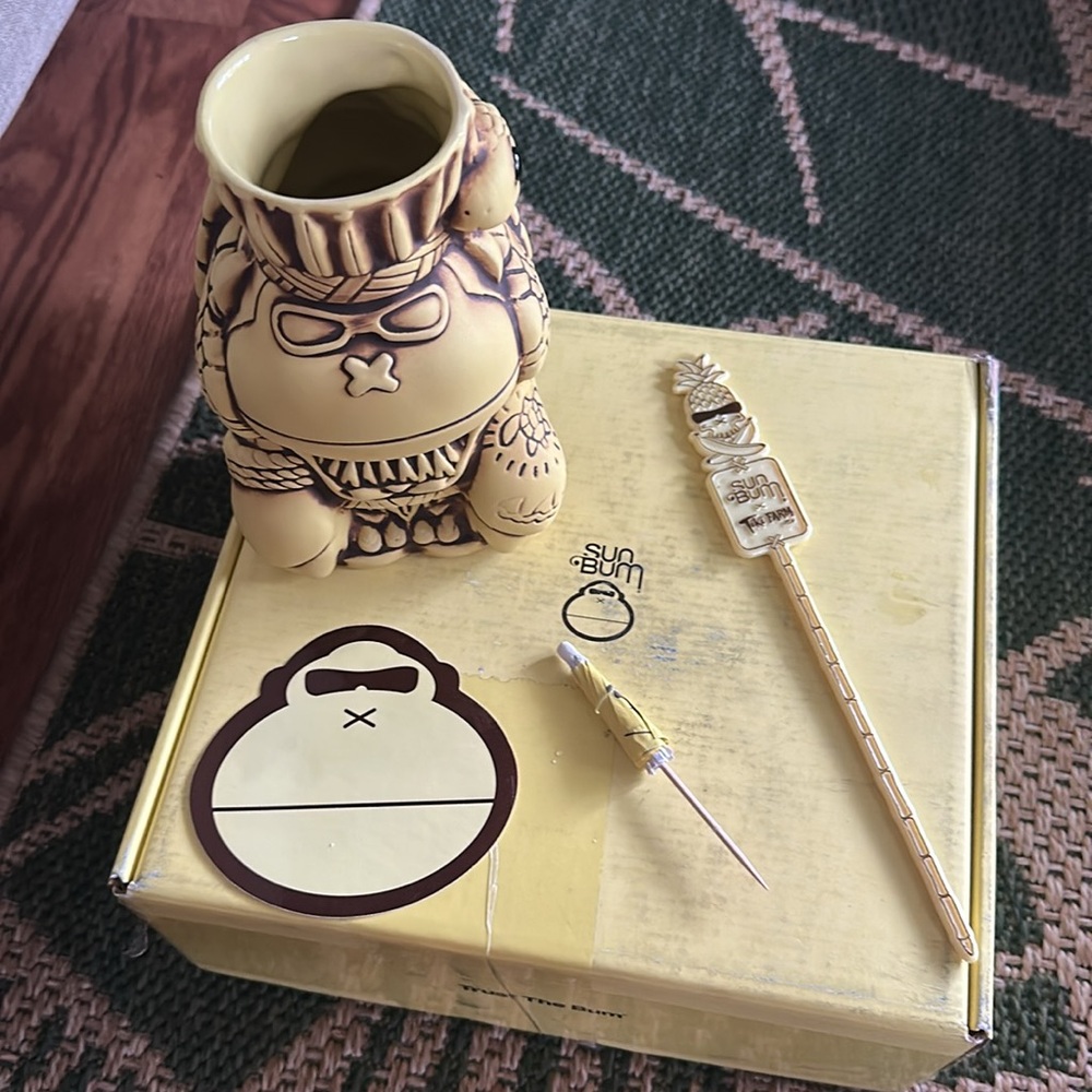 RARE SUN BUM TIKI FARM MUG
